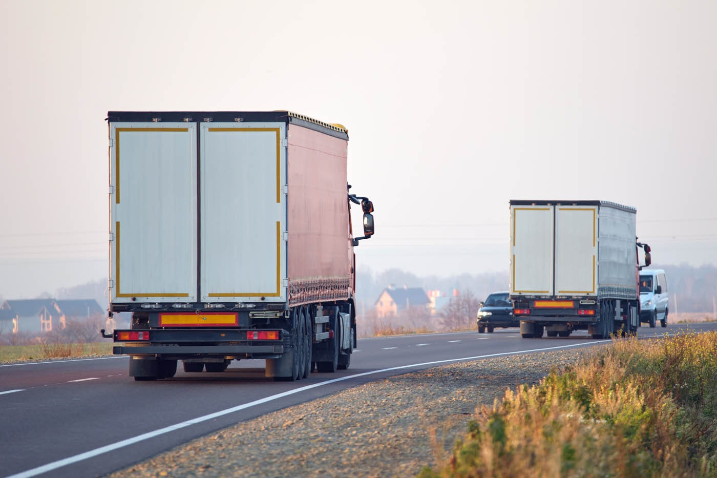 camiones en ruta Barcelona a Girona y Valencia